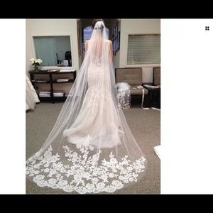 NEW lace cathedral livory veil